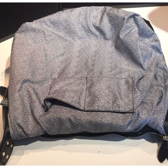 Chic Braided Front Shoulder Bag with Gold Zipper - Stylish and Functional - Picture 12 of 14